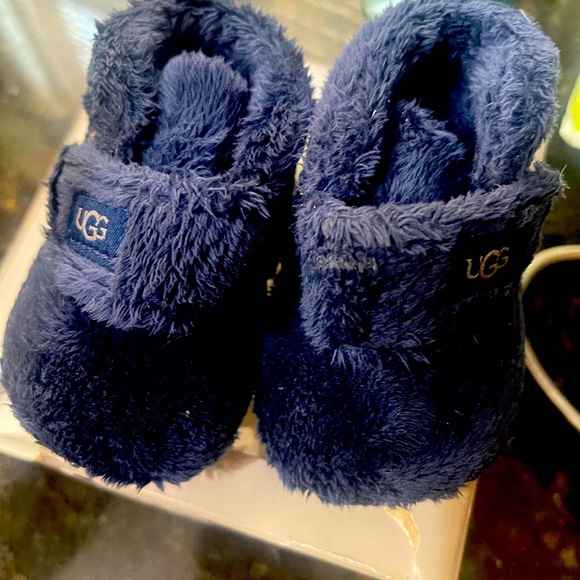 Uhh baby shoes only worn twice. - Picture 2 of 3